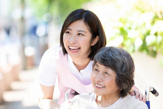 【介護職】人間として成長できる職場で働きませんか♪～正社員～