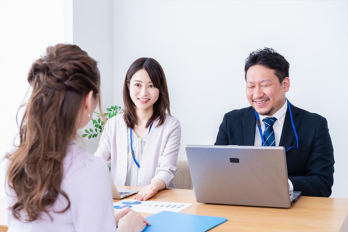 介護職の面接でよく聞かれる質問と答え方のコツ｜合格につながる実例集