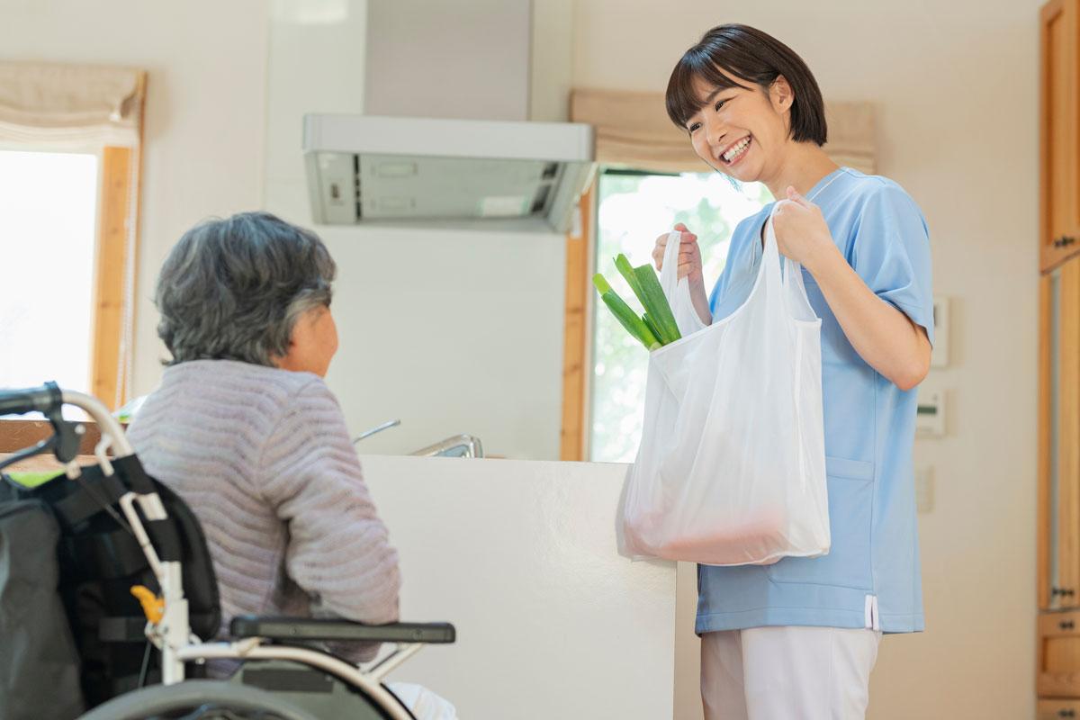 介護士とヘルパーの違いとは？仕事内容・資格・働き方を正しく理解しよう