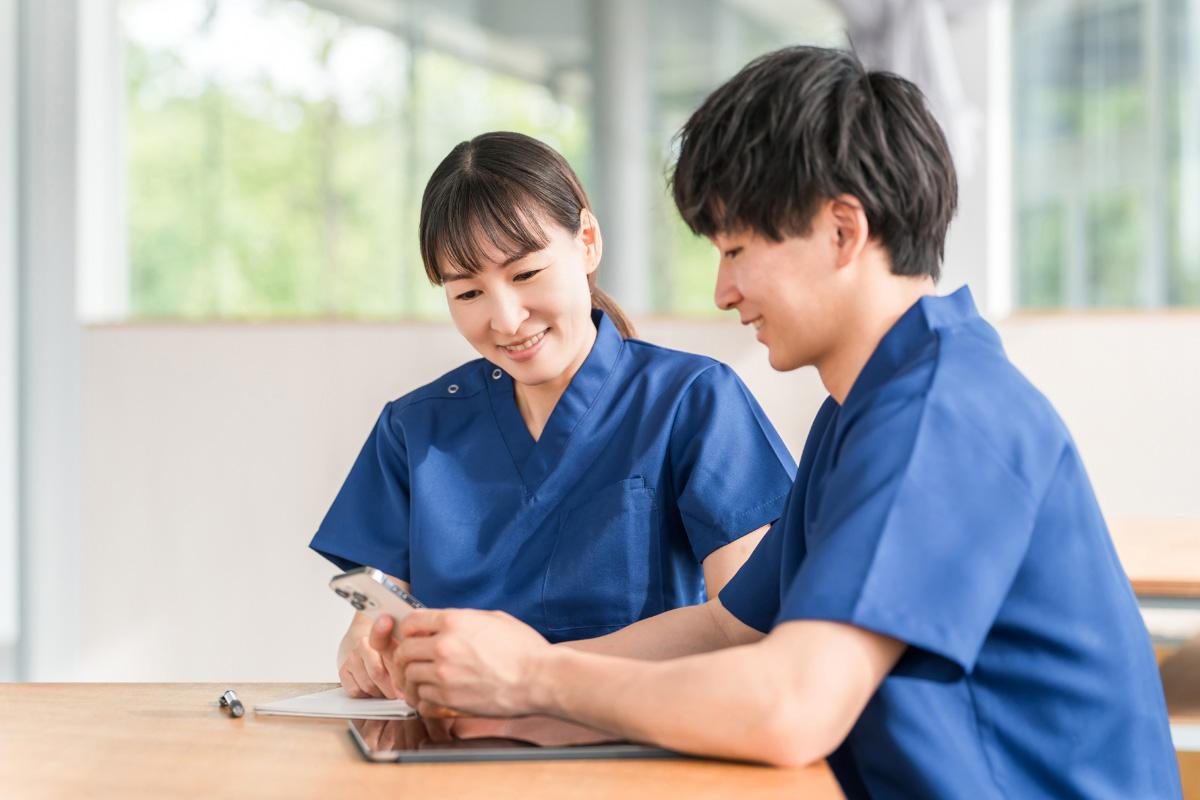 介護職で日勤のみ正社員は可能？求人の現実と後悔しない選び方