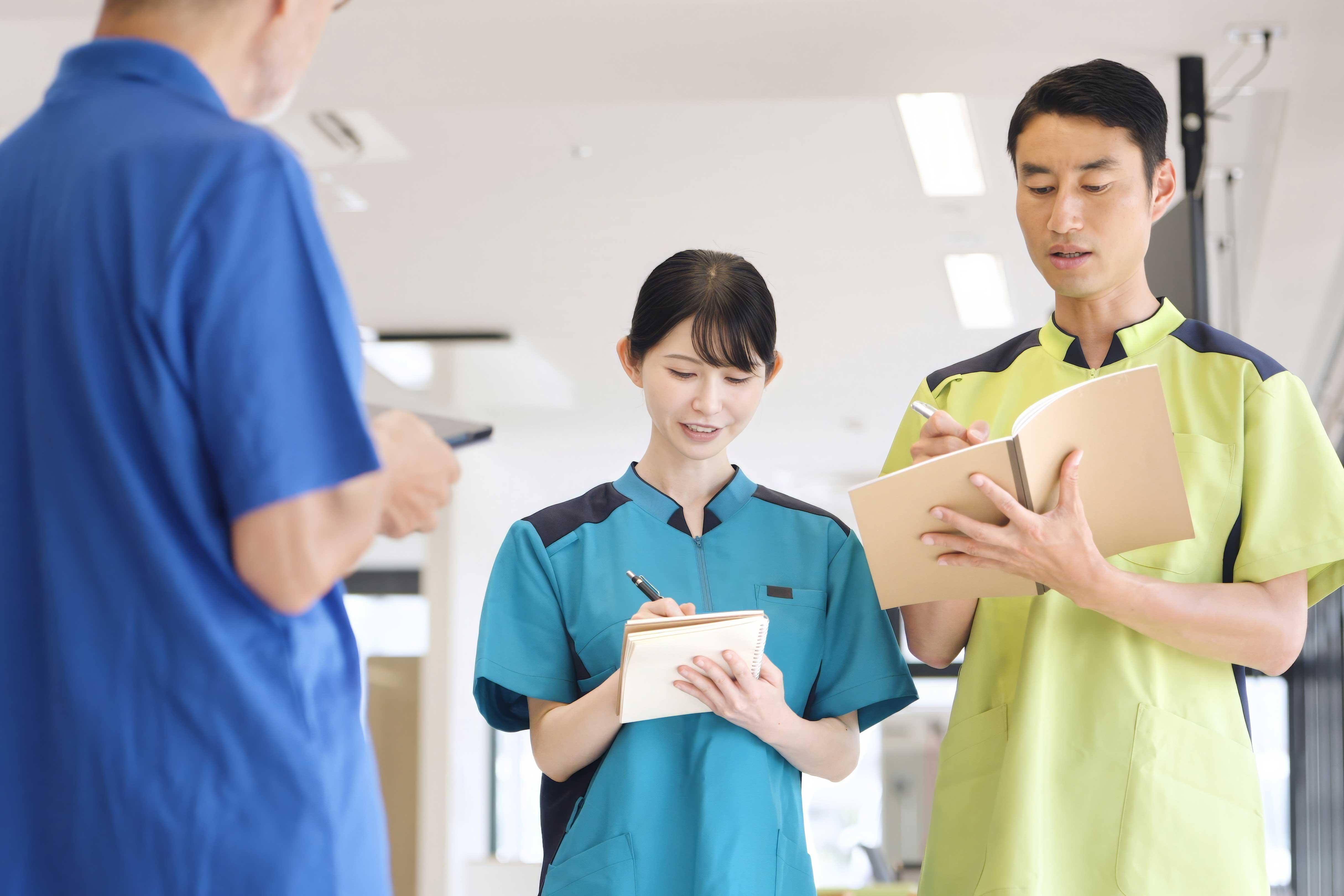 介護職への転職を考えている方へ｜後悔しないために知っておきたい現実と選択肢