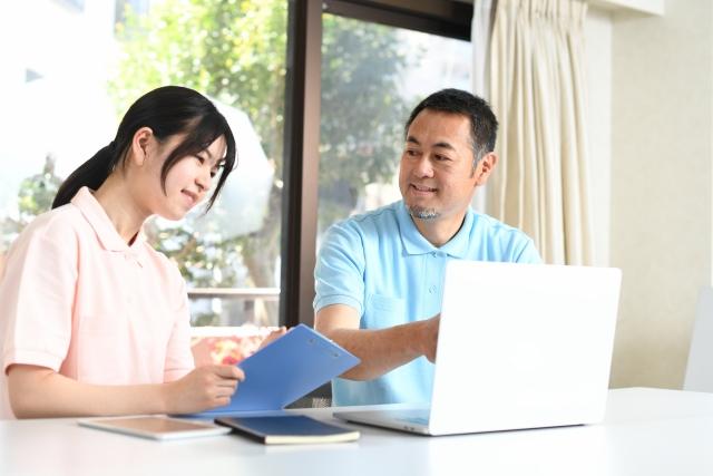 介護職で“気まずい瞬間”あるあるとは？現場で困らないための対処法