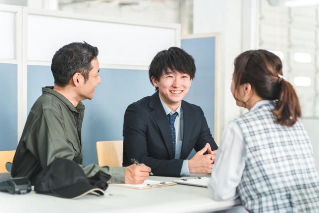 【大阪市中央区】≪本社総務≫◆経験者の見◆各種手当充実！◆土日祝休み◆方必